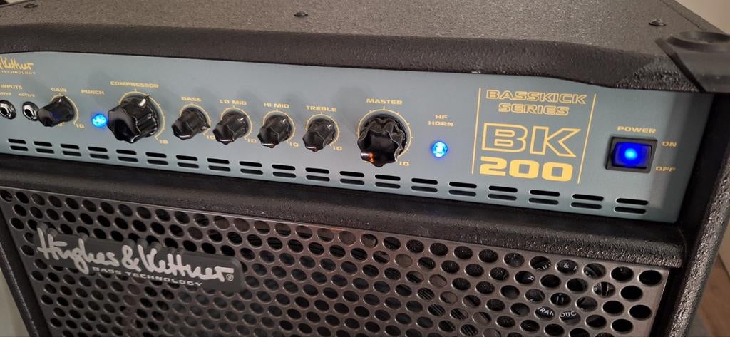 Basversterker Combo Hughes&Kettner, Ophalen of Verzenden, Zo goed als nieuw, 100 watt of meer