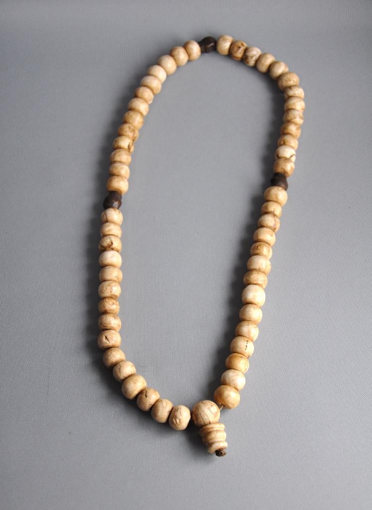 Tibetaanse gebedsmala- 54 kraal fossiele schelp en skulls, Ophalen of Verzenden