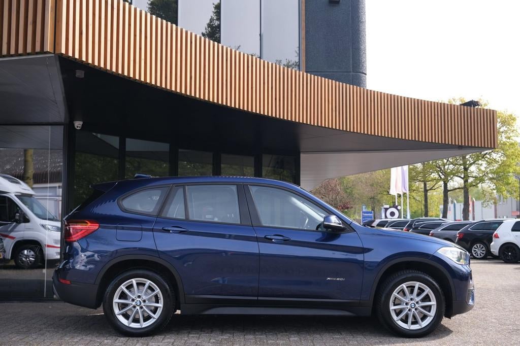 BMW X1 XDrive20i Centennial Executive|Rijklaar!|Trekhaak|Sto, 1998 cc, Stof, Gebruikt, 2000 kg
