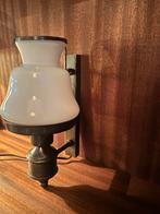 Vintage wandlampje jaren 70 met glazen kapje, Antiek en Kunst, Antiek | Lampen, Ophalen of Verzenden