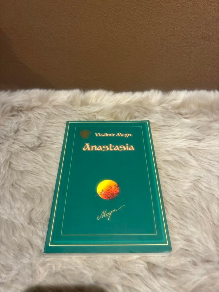 Anastasia - De rinkelde dennen van Rusland (deel 1), Boeken, Ophalen of Verzenden, Zo goed als nieuw, Spiritualiteit algemeen