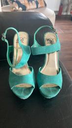 Naaldhakken groen met goud, Kleding | Dames, Schoenen, Ophalen of Verzenden, Gedragen, Groen