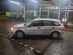 Mazda 323 1.6 F Comfort 2001 Grijs, Auto's, 4 cilinders, 400 kg, 49 €/maand, 1200 kg