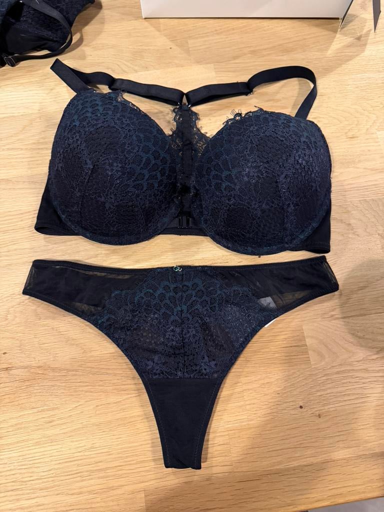 Lingadore bh 70E, 75A, 80B string XS NIEUW!! Set nu €20, Ophalen of Verzenden, Setje