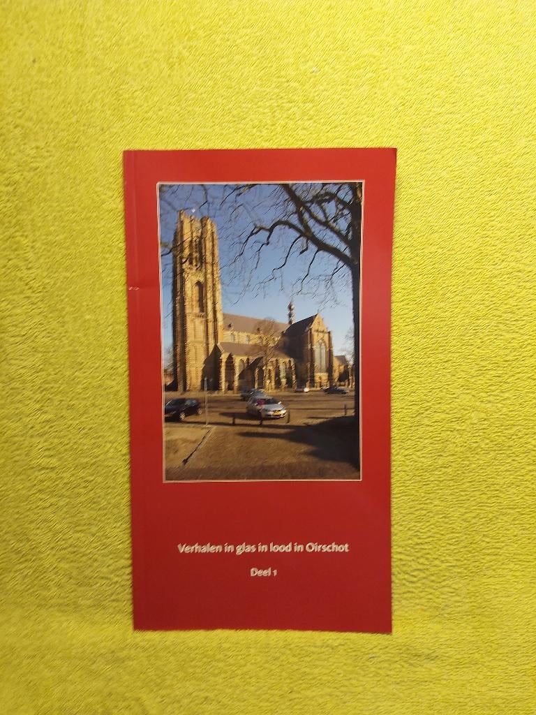 Verhalen in glas in lood in Oirschot. Deel 1., Ophalen of Verzenden, Zo goed als nieuw