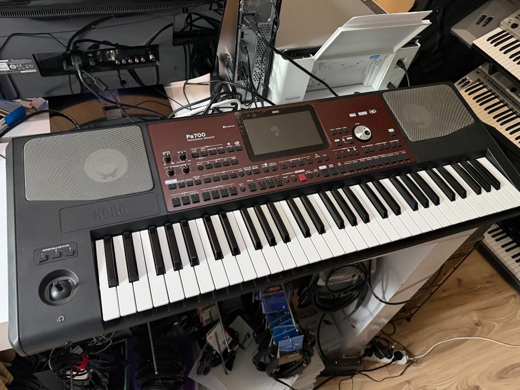 Korg pa700 Met Garantie, Muziek en Instrumenten, Keyboards, Ophalen, 61 toetsen, Korg, Zo goed als nieuw