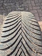 Winterbanden met stalen velgen en wieldoppen Renault Captur, Ophalen, 16 inch, Banden en Velgen, 205 mm