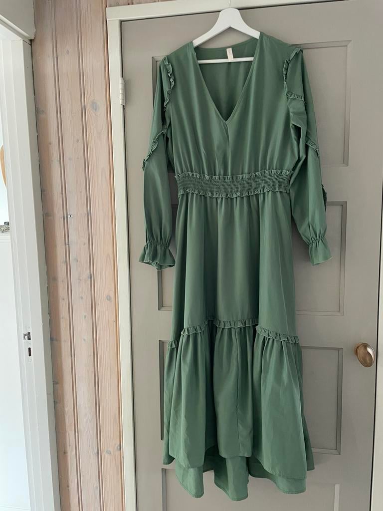 Yas lange jurk groen met roesjes maat M, Maat 38/40 (M), Ophalen of Verzenden, Zo goed als nieuw, Onder de knie