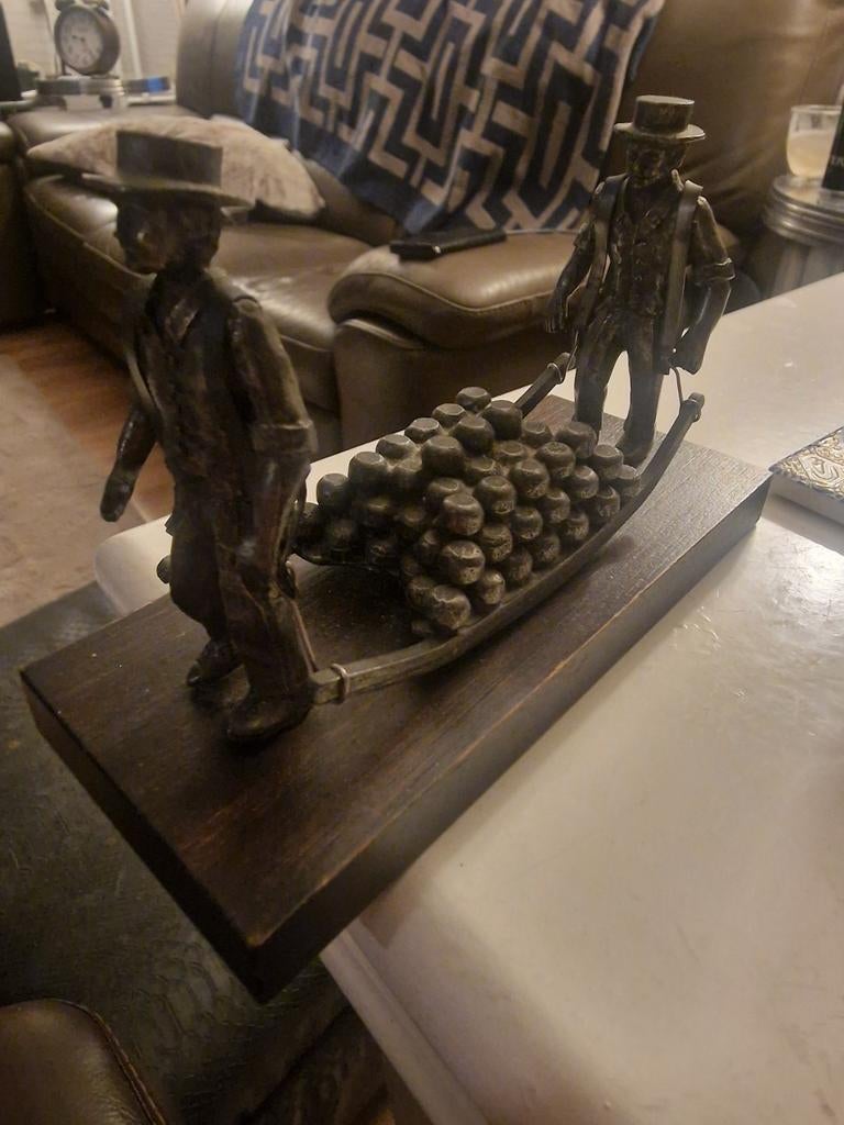 Tinnen kaasdragers op houten sokkel, Ophalen of Verzenden, Gebruikt, Mens