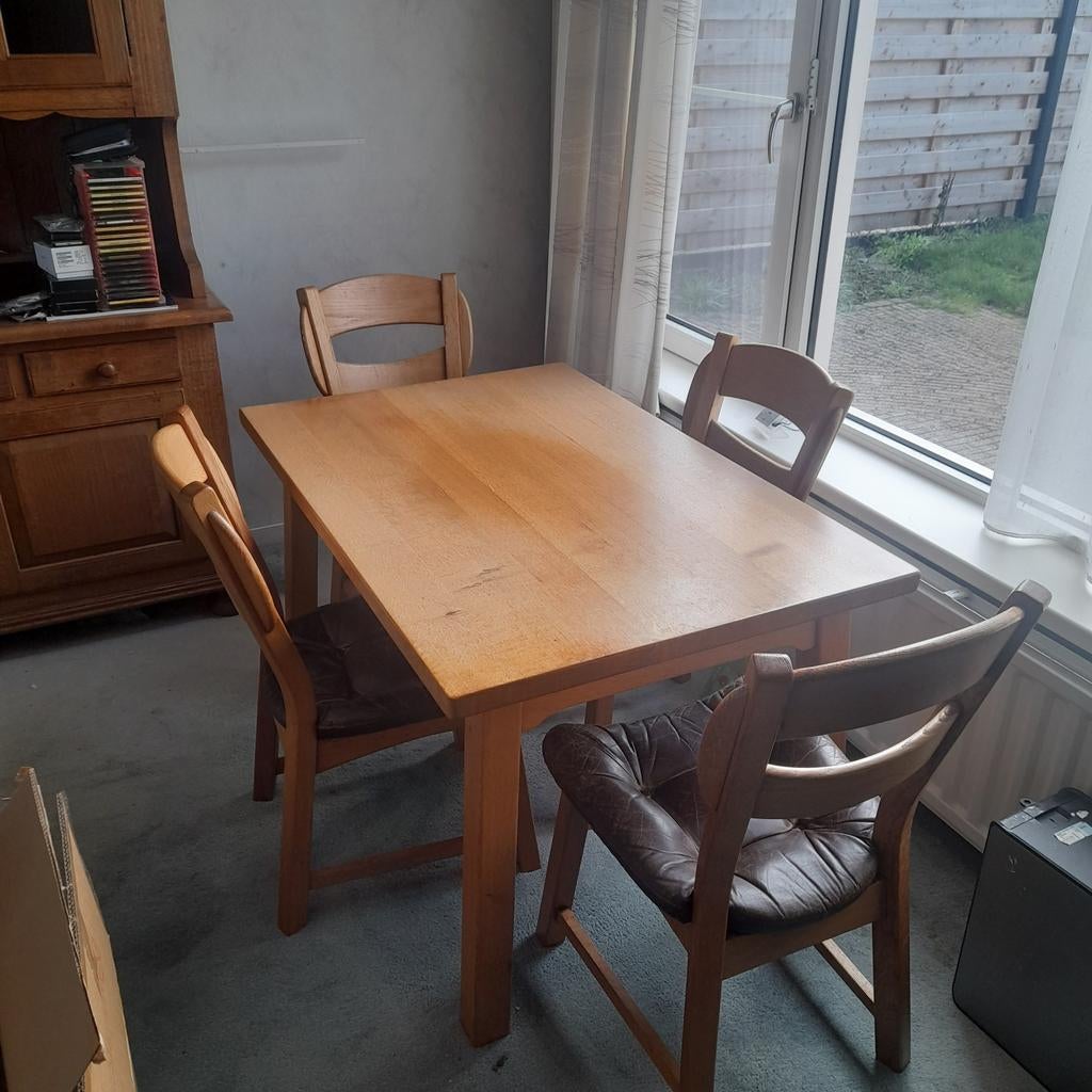 Houten eettafel met 4 stoelen - Gebruikt, Huis en Inrichting, Tafels | Eettafels, Ophalen, Gebruikt, Klassiek, Hout, 100 tot 150 cm
