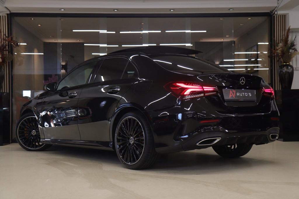 Mercedes-Benz A-klasse 220 AMG-LINE Pano/Sfeer/Camera/Laneas, Auto's, Mercedes-Benz, 730 kg, Gebruikt, Euro 6, Alcantara