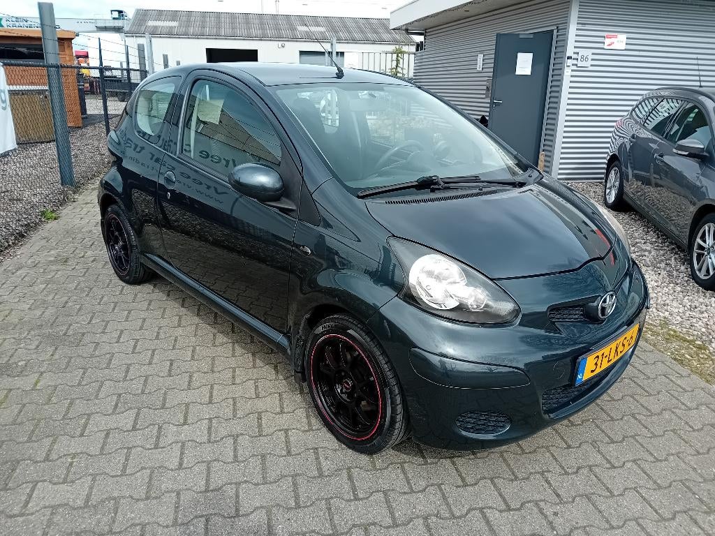 Toyota Aygo 1.0 12V Vvt-i 3DRS MMT 2010 AIRCO, Voorwielaandrijving, Stof, Zwart, 4 stoelen