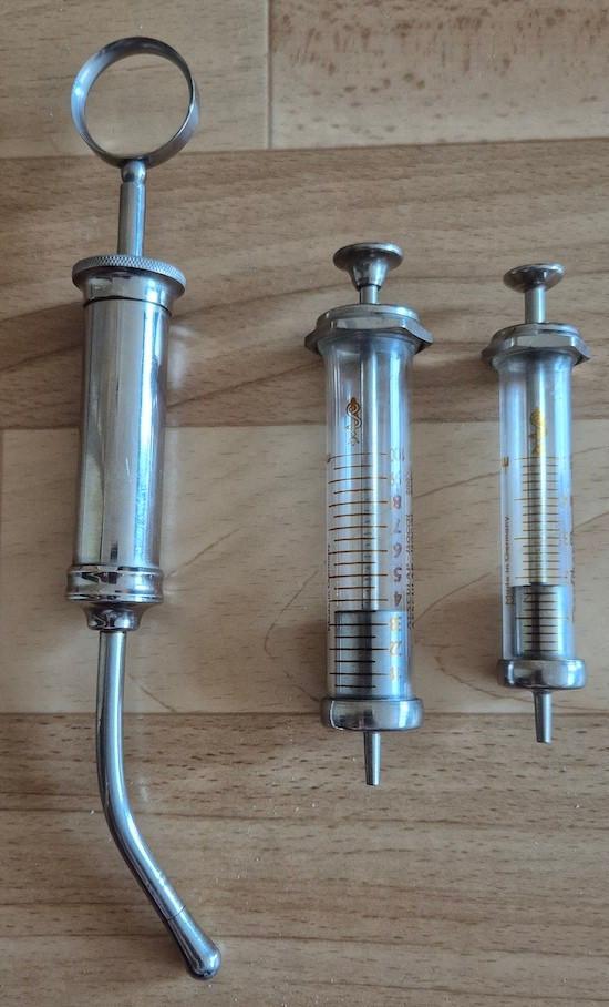 3 stuks antieke medische injectie spuiten., Antiek en Kunst, Antiek | Gereedschap en Instrumenten, Ophalen of Verzenden