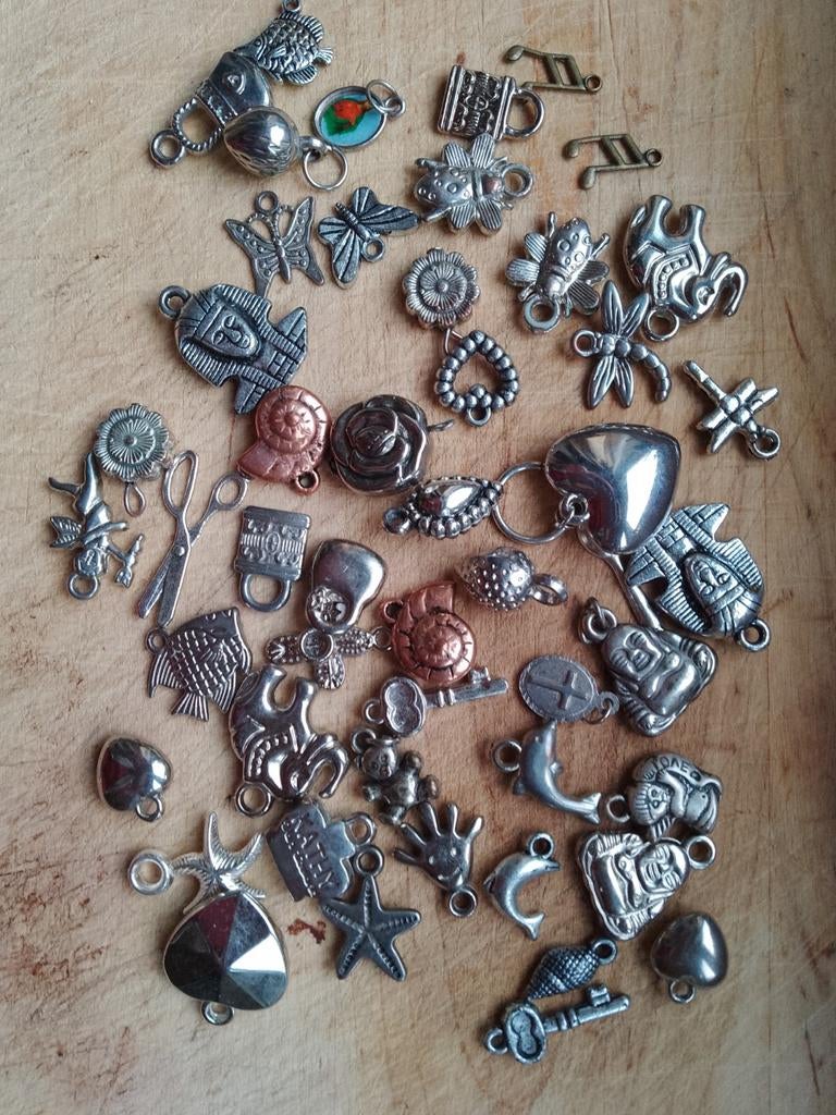 Diverse bedeltjes, Overige materialen, Zo goed als nieuw, 4 bedels of meer, Ophalen