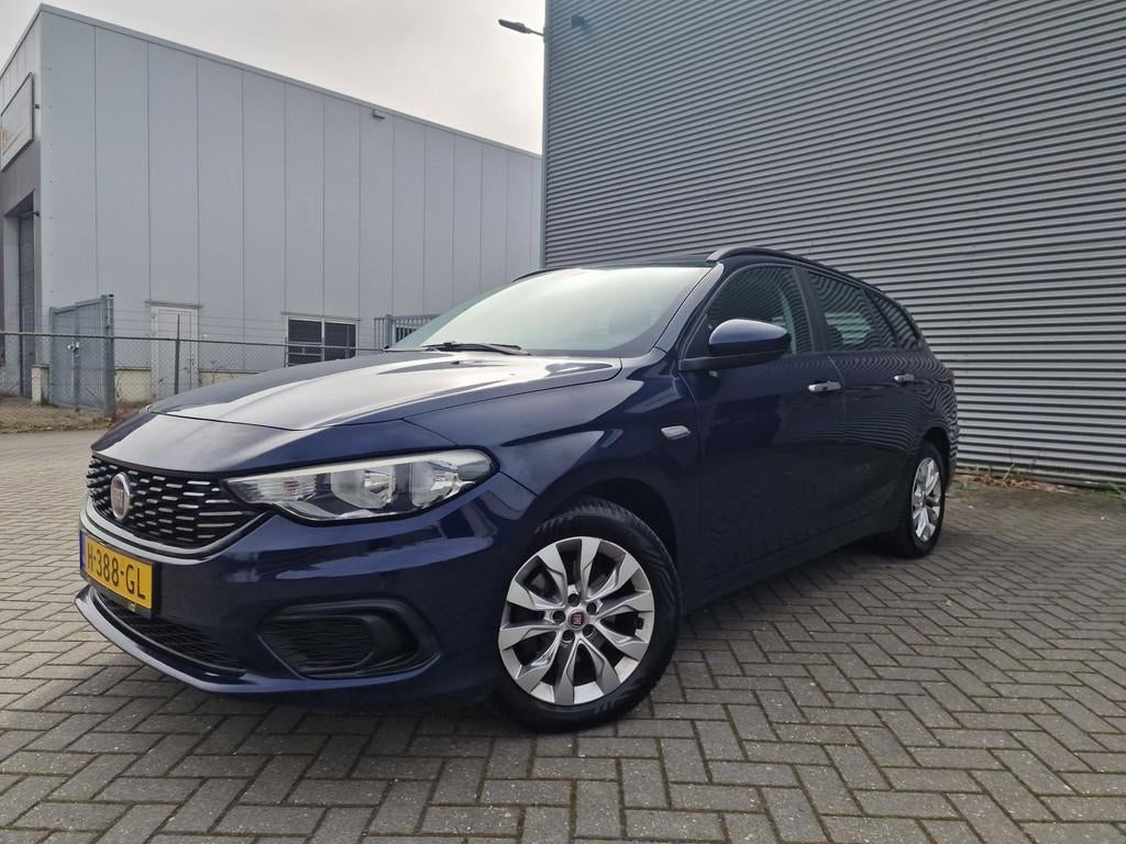 Fiat Tipo Stationwagon 1.4 16v Popstar PSENSOR CRUISE 2 X SL, Voorwielaandrijving, Gebruikt, Euro 6, Blauw