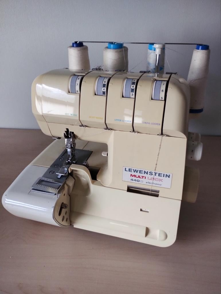 Lockmachine Lewenstein 440d, Hobby en Vrije tijd, Naaimachines en Toebehoren, Ophalen, Lockmachine, Overige merken