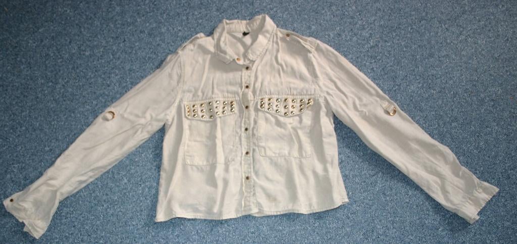 Nieuwe Stradivarius blouse jasje beige met studs mt S, Kleding | Dames, Jasjes, Kostuums en Pakken, Beige, Nieuw, Ophalen of Verzenden