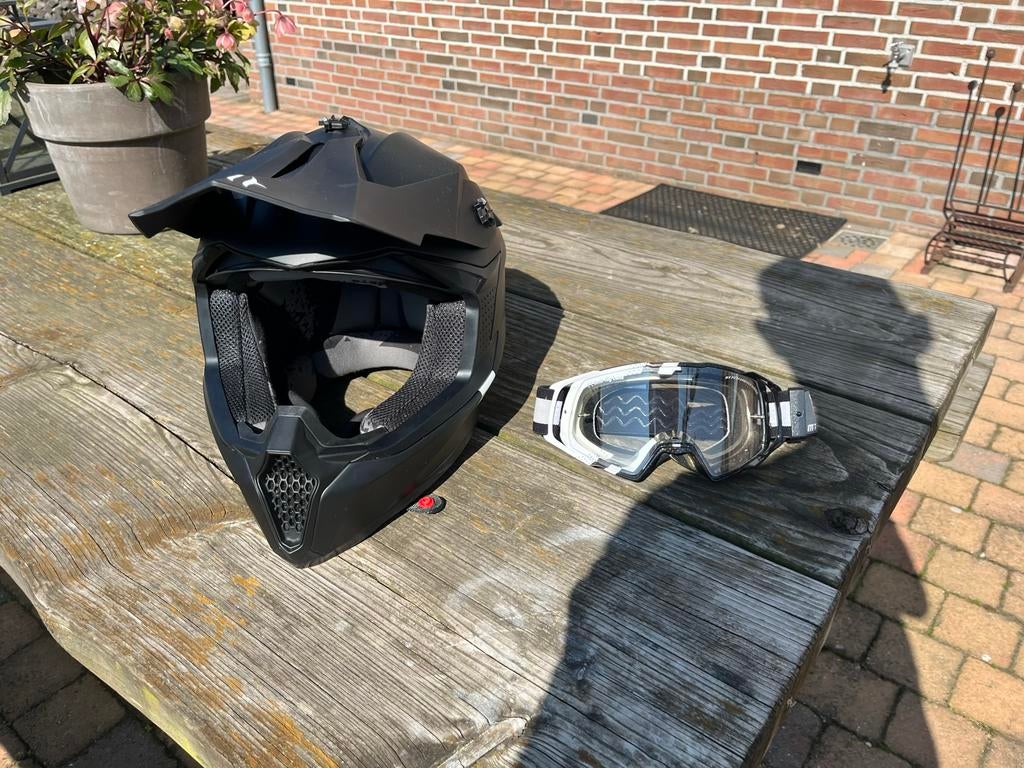 Zwarte crosshelm met bril, maat XL, Motoren, Kleding | Motorhelmen, XL, Tweedehands, Ophalen, Overige merken