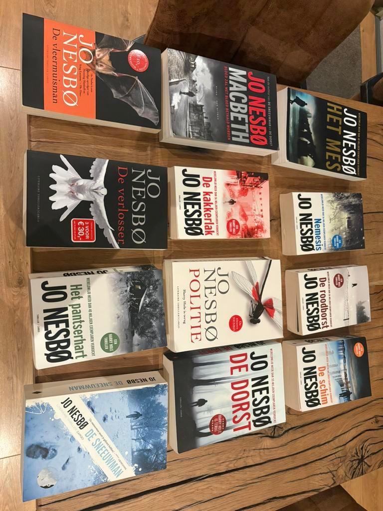 12 boeken van Jo Nesbo, Boeken, Detectives, Ophalen, Zo goed als nieuw
