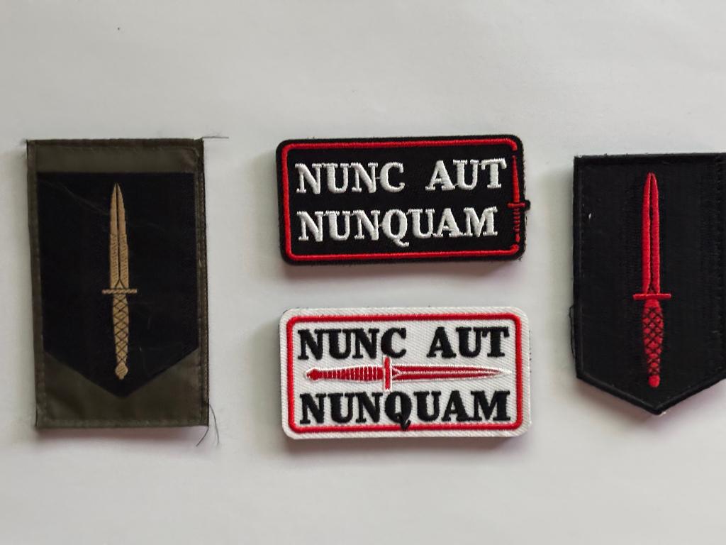 2 KCT patches & 2 mouw emblemen, Verzamelen, Militaria | Algemeen, Verzenden, Landmacht, Nederland, Kleding of Schoenen