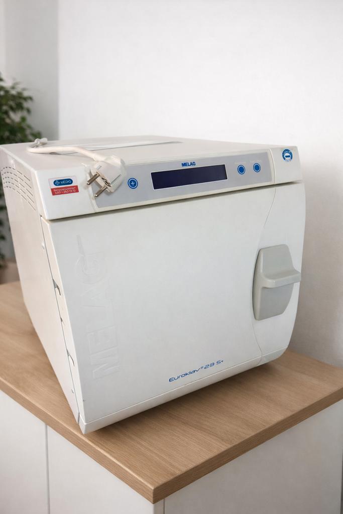 Melag Euroklav 23 S+ Autoclaaf bouwjaar 2010, Ophalen