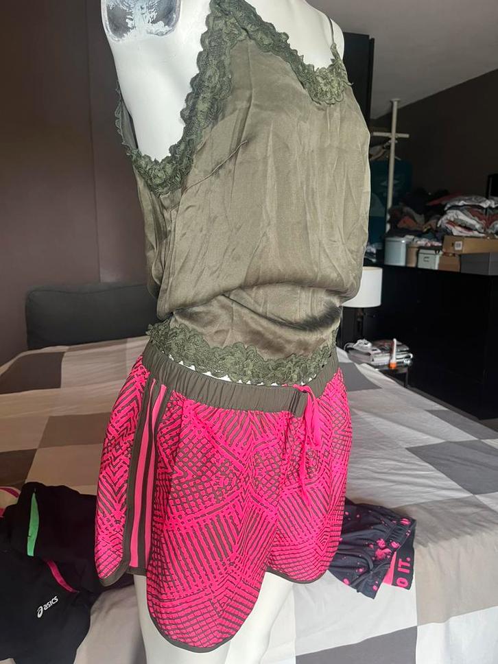 Adidas shorts, Kleding | Dames, Sportkleding, Nieuw, Fitness of Aerobics, Maat 38/40 (M), Overige kleuren, Ophalen of Verzenden