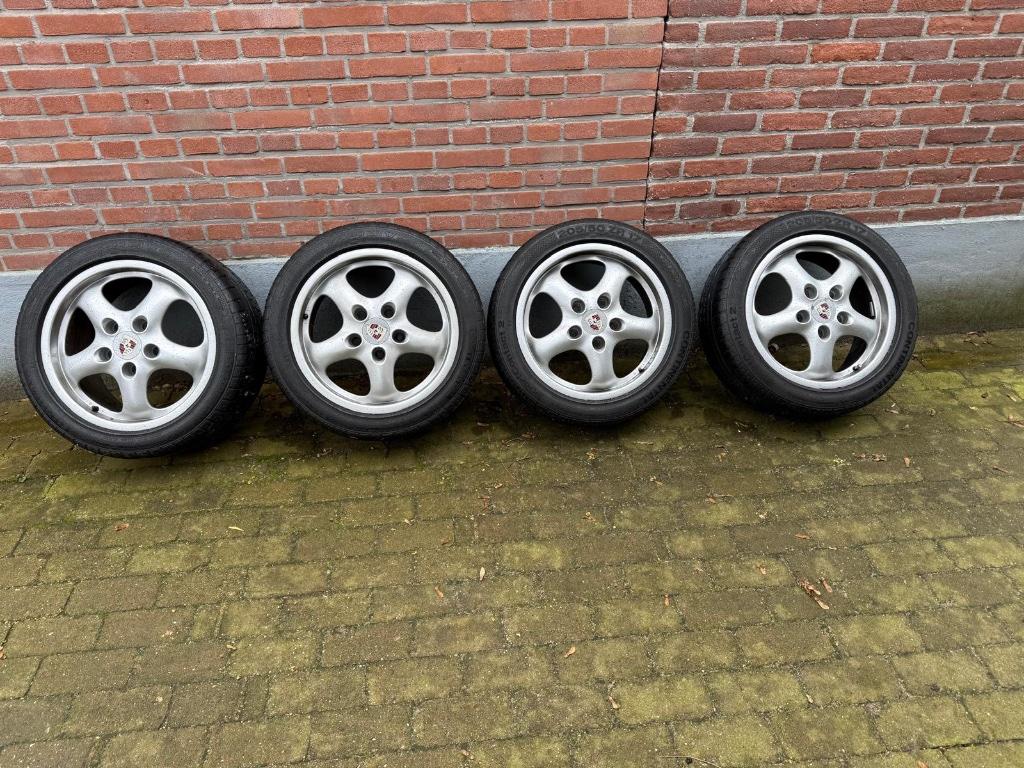 Porsche 911 Velgen met Banden, Auto-onderdelen, Banden en Velgen, Ophalen, Gebruikt, 255 mm, Banden en Velgen