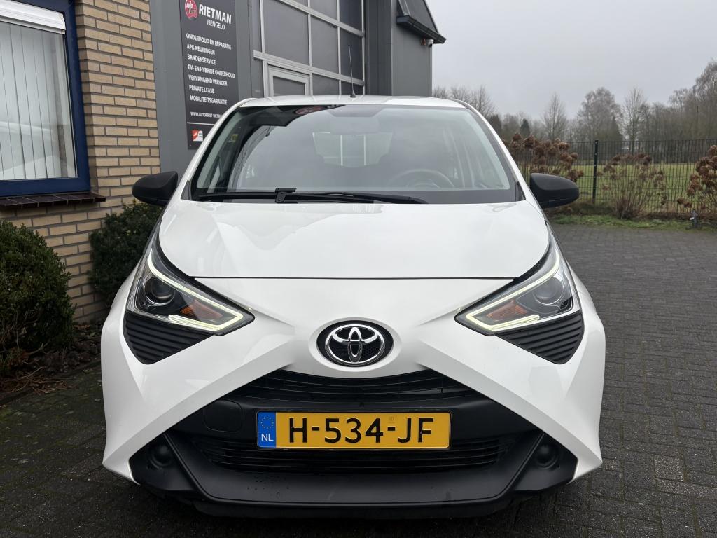Toyota Aygo 1.0 VVT-i x-fun BT-AIRCO-1E EIGENAAR (bj 2020), Gebruikt, Euro 6, 4 stoelen, Wit