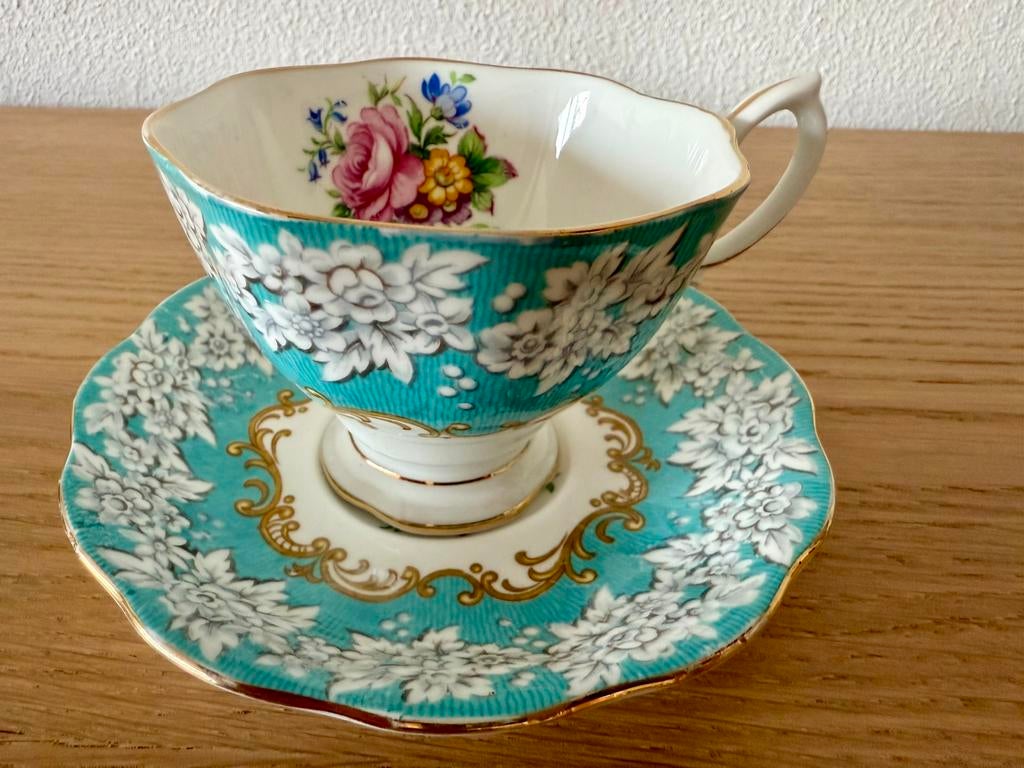 Royal Albert Enchantment-kop en schotel, Verzamelen, Porselein, Kristal en Bestek, Verzenden, Zo goed als nieuw, Porselein, Kop en/of schotel