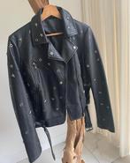Imitatie leren jas met zilverenkleurige sterren studs, Ophalen of Verzenden, Gedragen, Maat 38/40 (M), Zwart