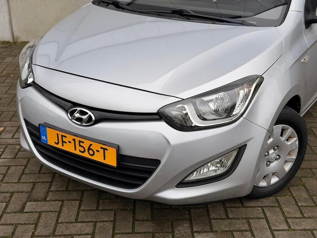 Hyundai i20 1.2i 5 Star Edition Airco Elek pakket Trekh isof, Euro 5, Gebruikt, 4 cilinders, Bedrijf