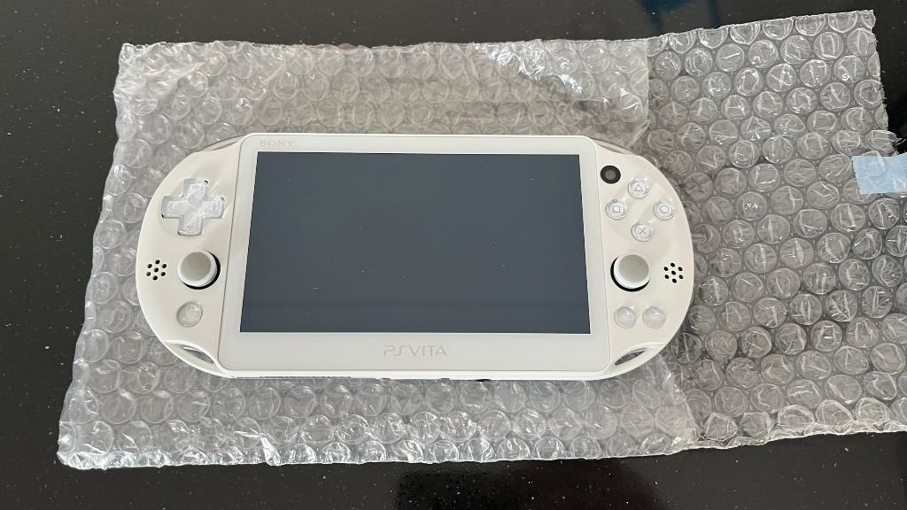 Playstation Vita Slim 2000 PSVita PS Vita ZA11 White Wit, 1 speler, Racen en Vliegen, Ophalen of Verzenden, Zo goed als nieuw