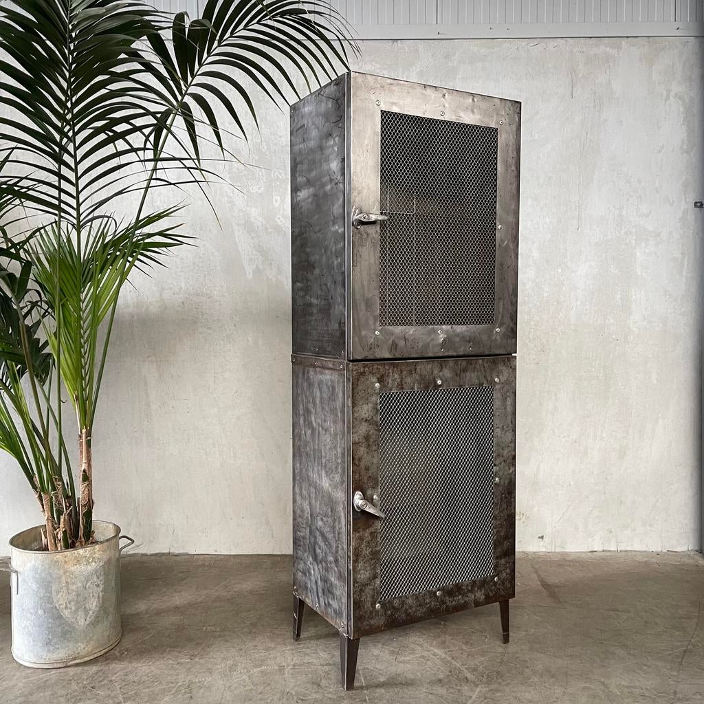 Oude gaaskast, industriële kast, medicijnkast, vintage, Antiek en Kunst, Ophalen