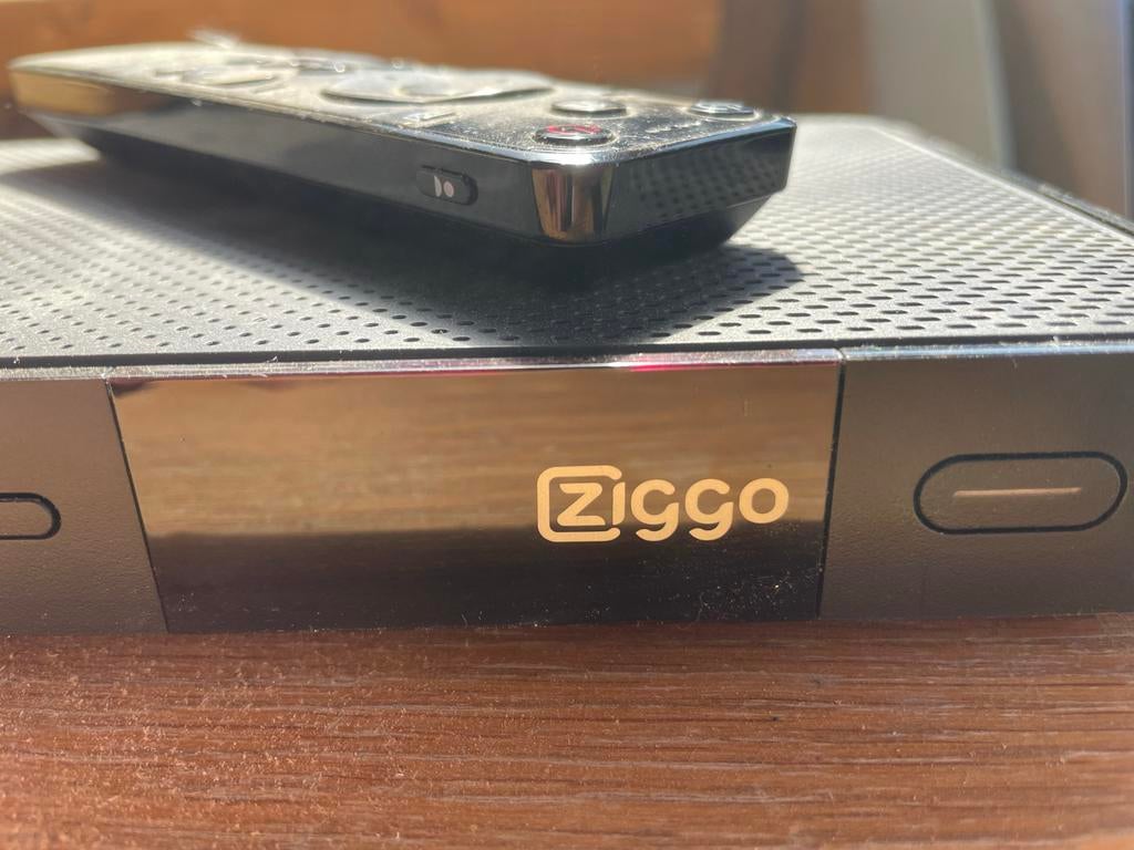 2x Ziggo Next TV-kastjes met afstandsbediening, Ophalen of Verzenden, Gebruikt, Decoder
