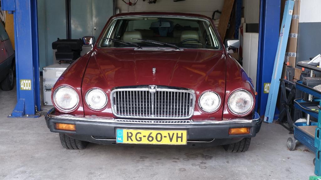 Jaguar Sovereign 5.3 V12 1986, Auto's, Jaguar, Automaat, Beige, 12 cilinders, 1900 kg