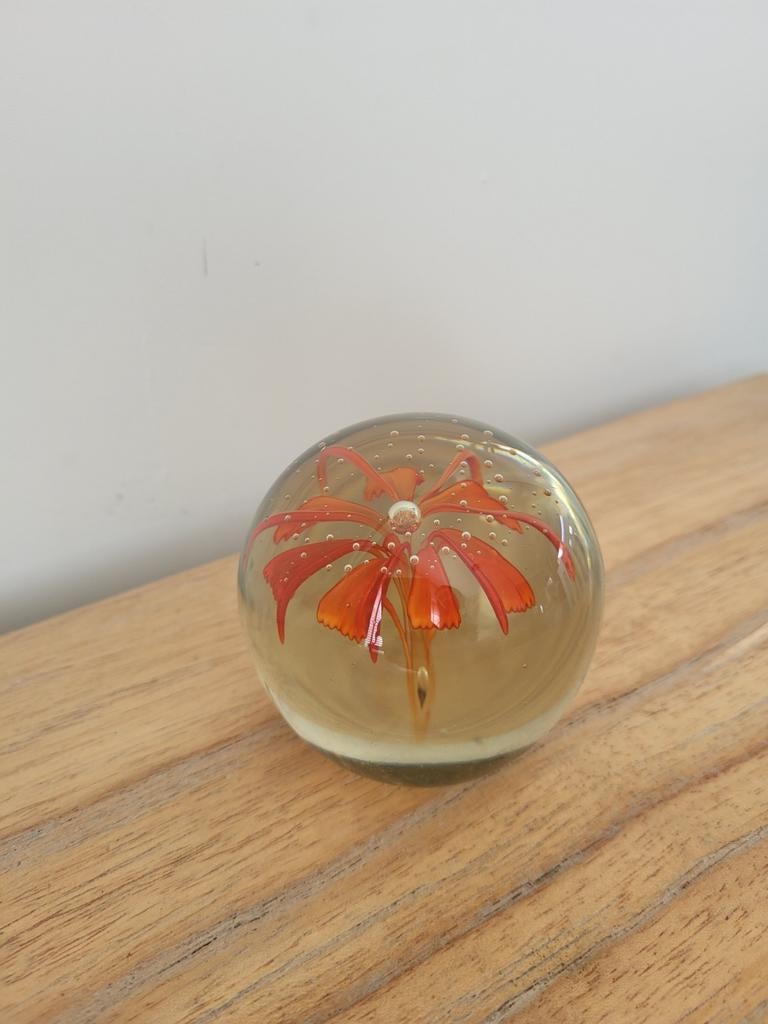Presse papier oranje rode bloem, Antiek en Kunst, Ophalen of Verzenden