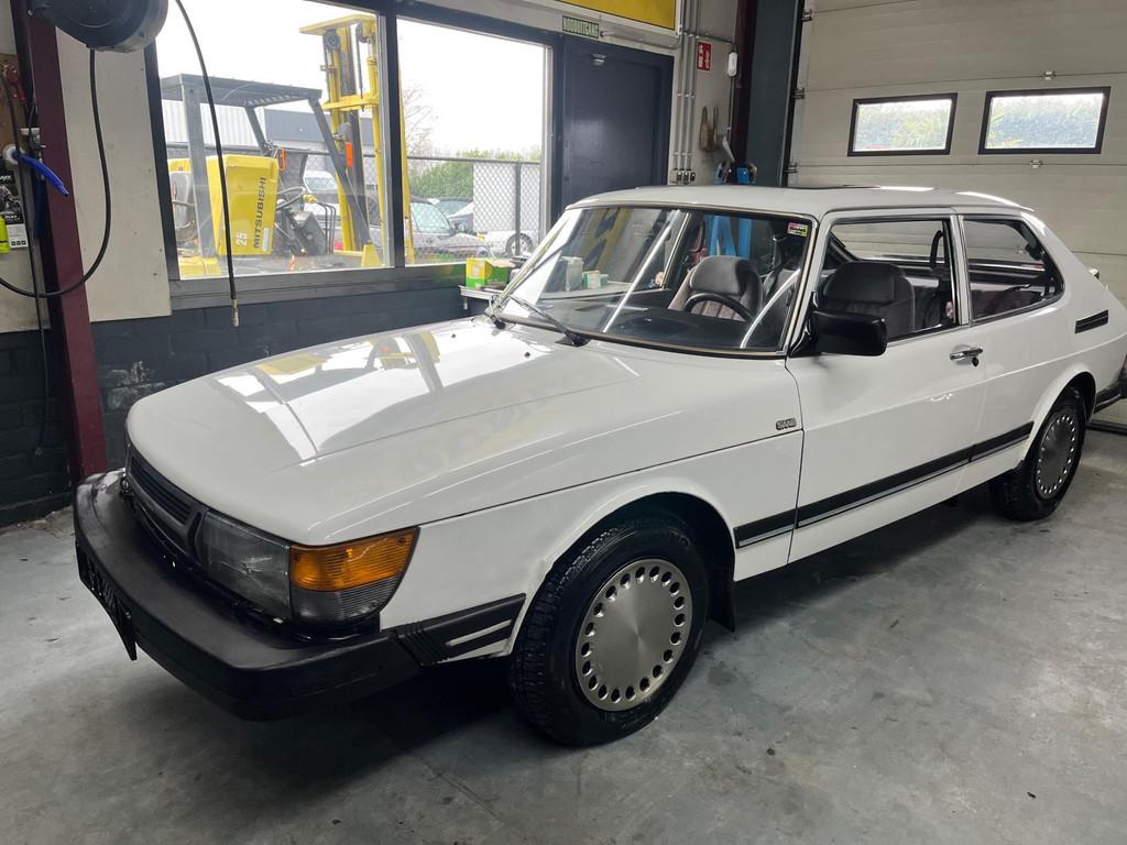 Saab 900 2.0 GL, Auto's, Saab, Voorwielaandrijving, 4 cilinders, Wit, Origineel Nederlands
