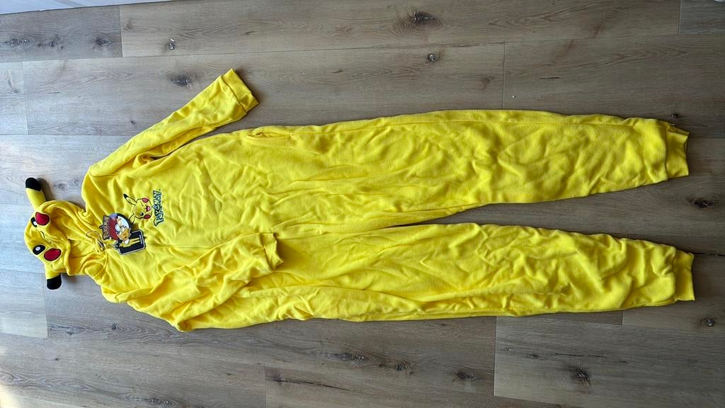 Pikachu onesie maat xl-xxl, Carnaval, Ophalen of Verzenden, Kleding, Maat 56/58 (XL)