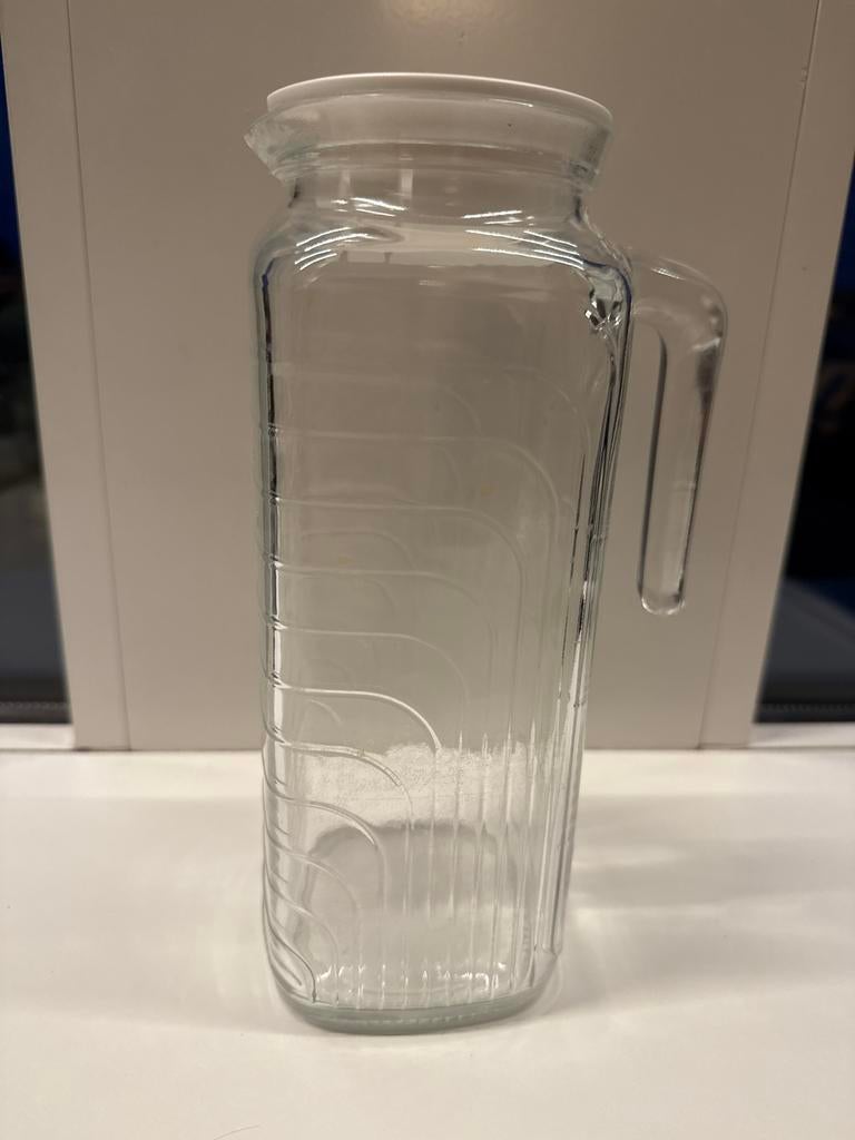 IKEA water jug / Glazen kan met deksel, Huis en Inrichting, Woonaccessoires | Vazen, 50 tot 75 cm, Wit, Ophalen of Verzenden, Glas