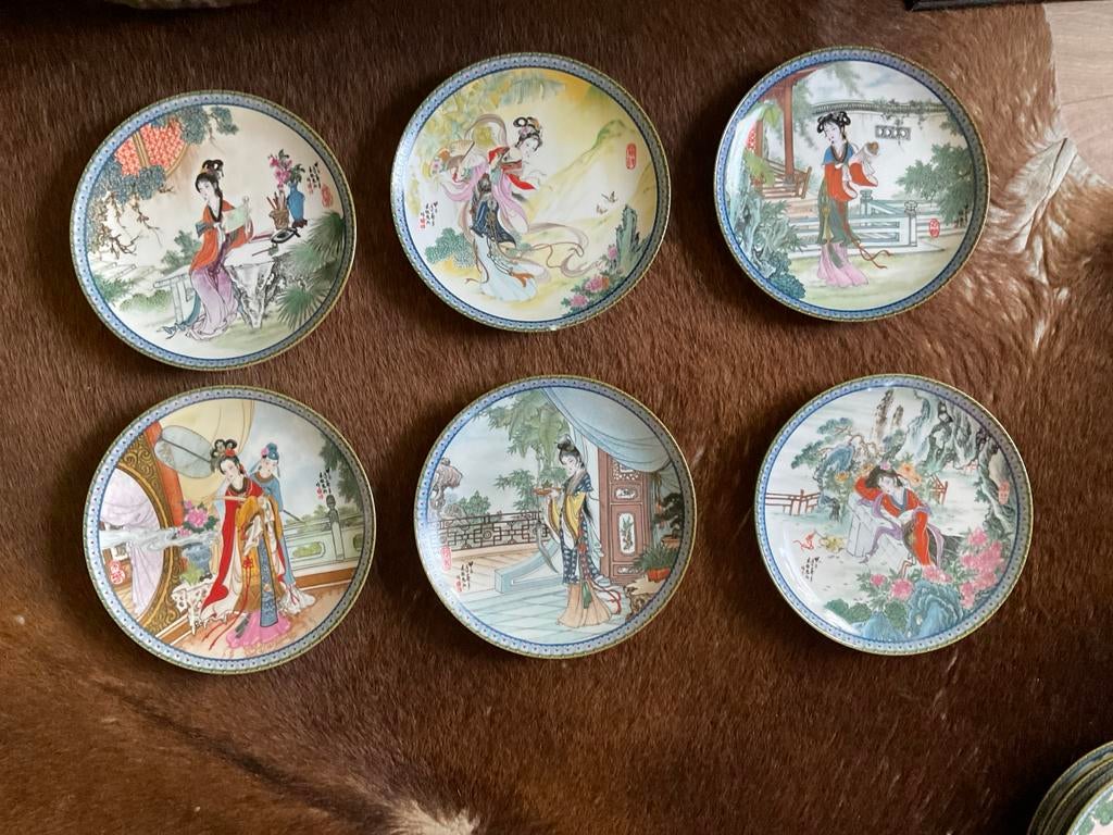 Beauties of the Red Mansion borden, set van 12, Antiek en Kunst, Ophalen
