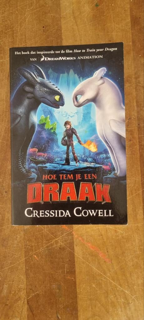 Hoe Tem Je Een Draak - Cressida Cowell (Filmeditie), Ophalen of Verzenden, Zo goed als nieuw, Cressida Cowell, Fictie algemeen