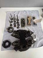 Triumph cilinderkop kleppen uitlaatklem en diversen, Motoren, Ophalen of Verzenden, Gebruikt