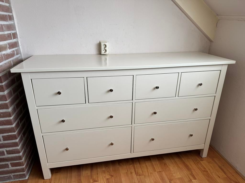 HEMNES 8 ladenkast IKEA, crèmekleurig met rvs knopjes, Huis en Inrichting, Kasten | Ladekasten, Ophalen, Gebruikt, Overige materialen