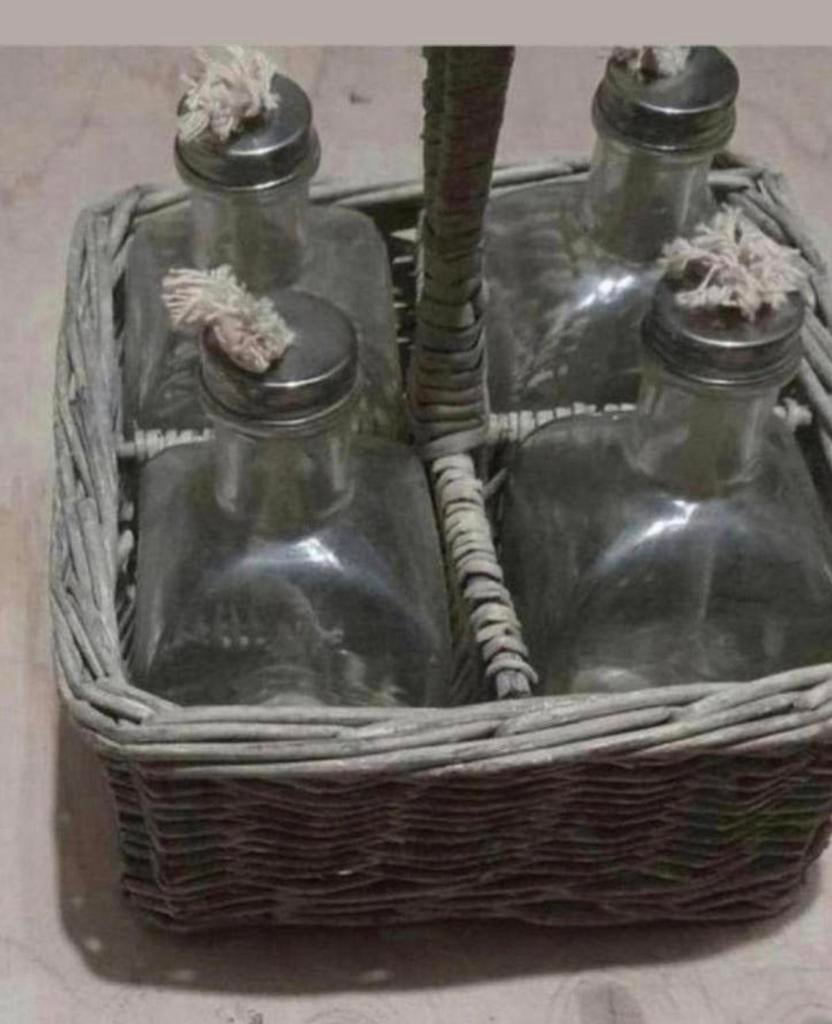 Ratan mand met 4 olielampen, Huis en Inrichting, Ophalen of Verzenden, Zo goed als nieuw