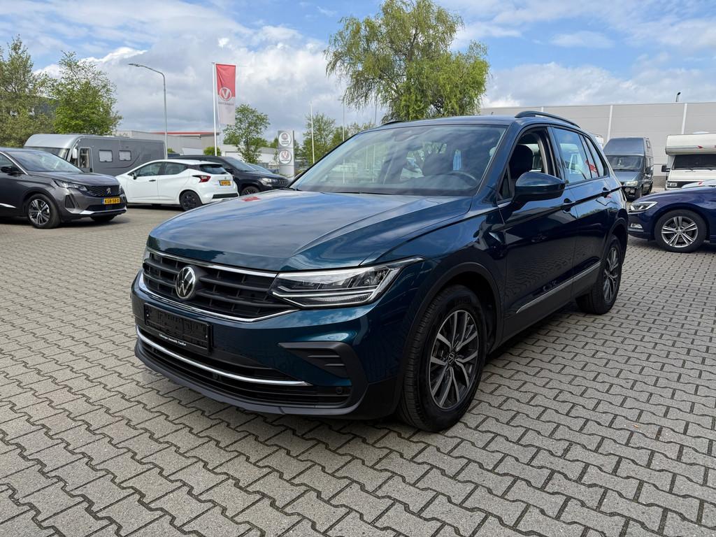 Volkswagen Tiguan 1.5 TSI Elegance Automaat (BOVAG/RIJKLAARP, Auto's, 12 maanden, Zwart, 4 cilinders, Blauw