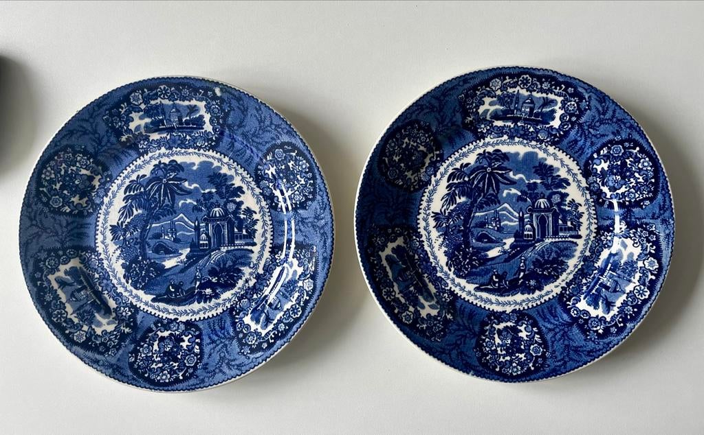 Twee blauwe bordjes Petrus Regout serie oriental, Ophalen of Verzenden
