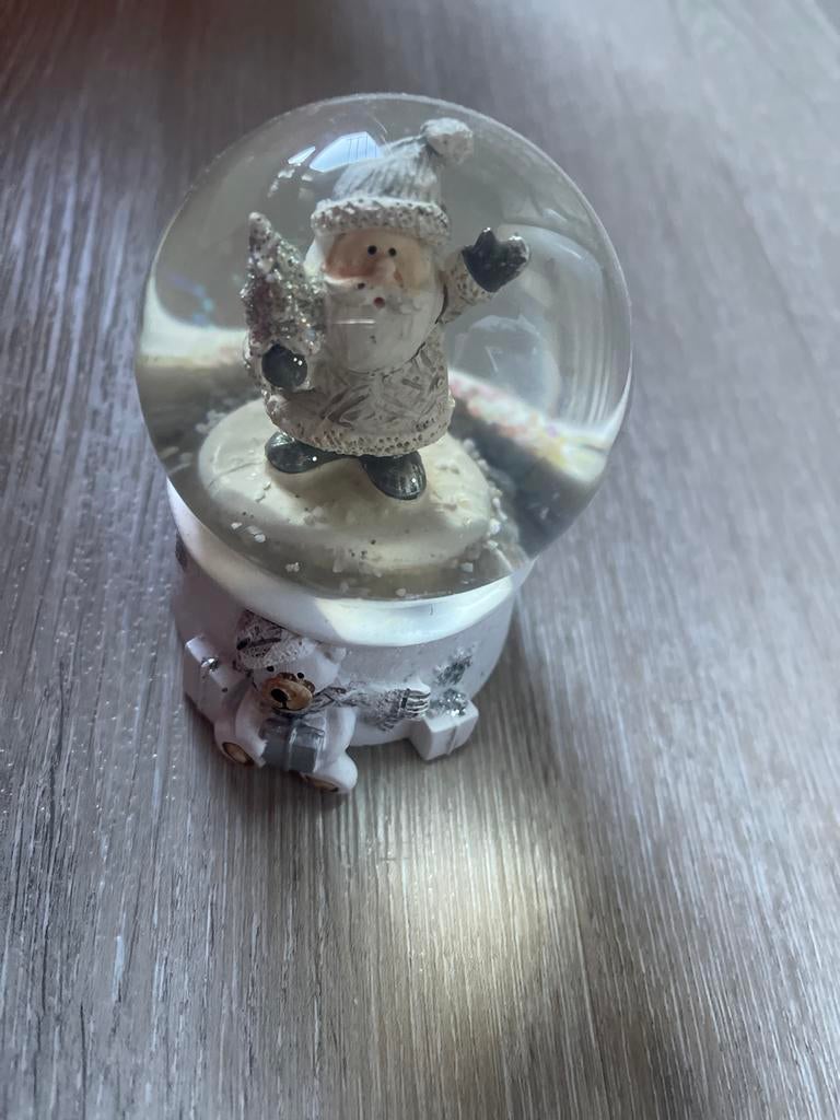 Sneeuwbol met Kerstman en kerstboom, Ophalen of Verzenden, Zo goed als nieuw