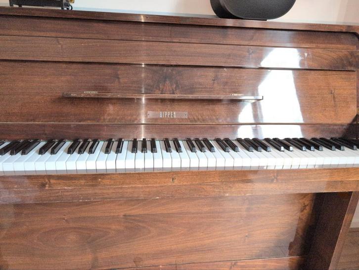 Mooie gebruikte piano, merk Rippen, bruin, Muziek en Instrumenten, Piano's, Gebruikt, Piano, Bruin, Ophalen