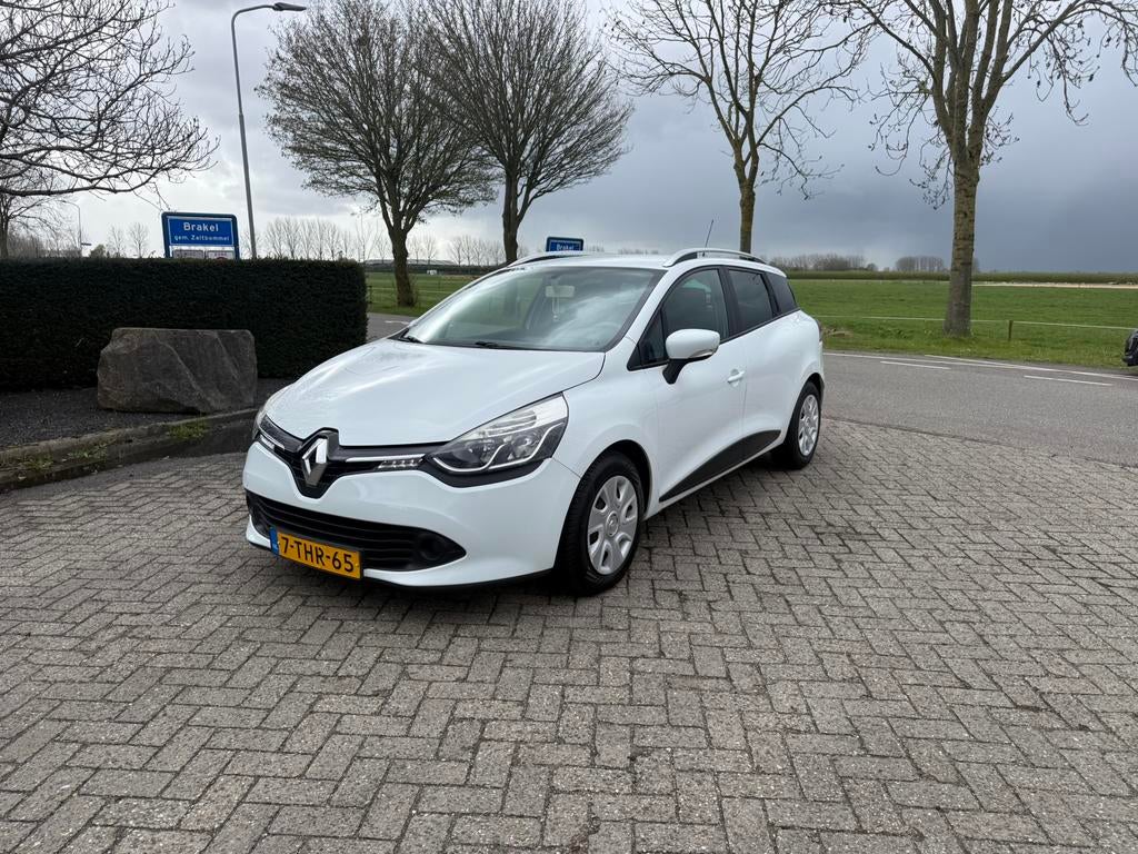 Renault Clio 1.5 DCI 66KW Estate 2014 Wit, Auto's, Voorwielaandrijving, Euro 5, Stof, Zwart