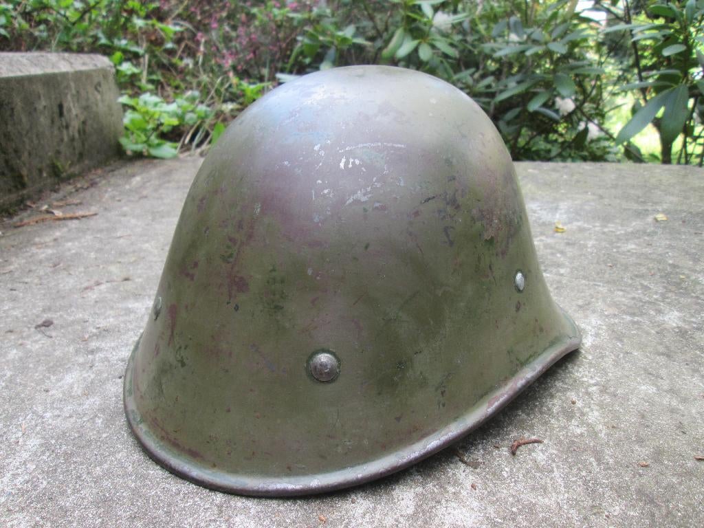 Nederlandse helm Duits binnenwerk en kinriem Roemeens model., Ophalen of Verzenden, Landmacht, Nederland, Helm of Baret